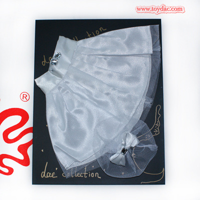 Платье-игрушка красного плюшевого мишки