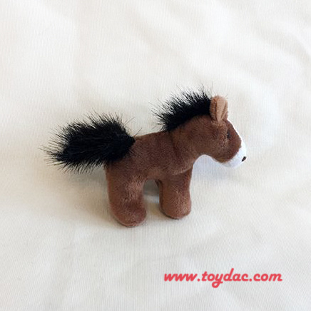 Желтая плюшевая игрушка в виде козы в виде диких животных