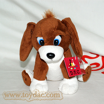 Плюшевая коричнево-белая игрушка для собак