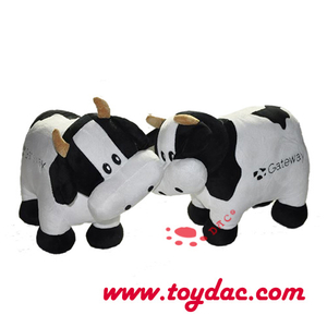 Плюшевая игрушка-корова